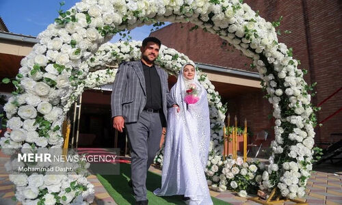 ۲۵۰ عروس و داماد دانشجو در کاروان شادی سفید، هدیه ویژه مشهد را دریافت کردند!