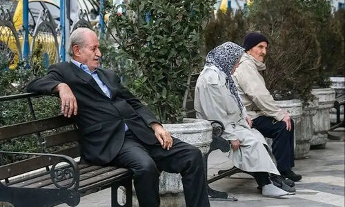 حذف بیمه تکمیلی بازنشستگان؛ آیا بیش از یک چهارم ایرانی‌ها در بحران سلامت گرفتار می‌شوند؟