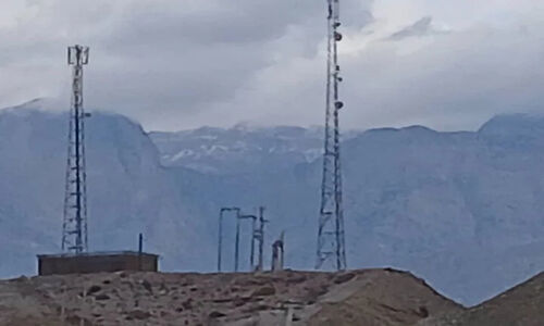 بارش برف نادر در ارتفاعات سیاهوی هرمزگان؛ طبیعت جنوبی کشور سفیدپوش شد!