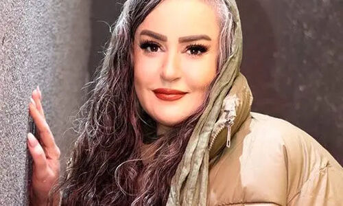 نعیمه نظام‌دوست با استایل پاییزی و موهای سفید در اولین جشنواره نمایش کمدی شبانه غوغا کرد!
