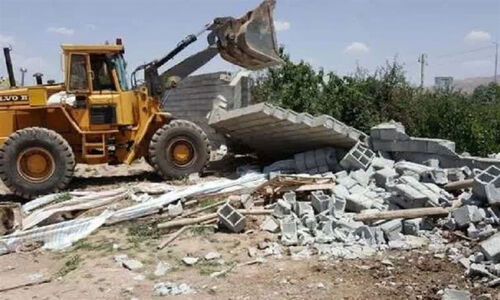 برخورد جدی با زمین‌خواری در سمنان؛ تخریب ۲ بنای غیرمجاز در اقدامی قاطع
