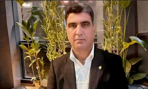 درگیری خونین پهلویست‌ها و رجویست‌ها در مشهد؛ حمایت جنجالی رضا پهلوی از خسرو علیکردی چه پیامدهایی دارد؟
