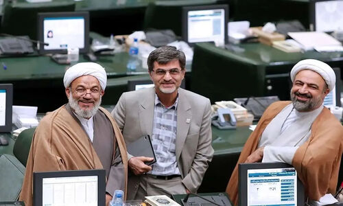 اسامی جنجالی امضاکنندگان طرح محدودیت فضای مجازی؛ چهره‌هایی که همه درباره‌شان حرف می‌زنند!