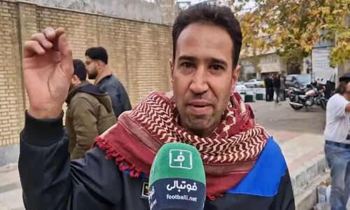 هواداری که با عشق خیبر به ورزشگاه آمد و همه را شگفت‌زده کرد!