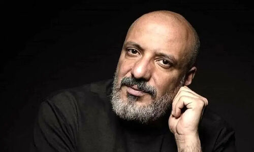 شوخی بامزه پسر امیر جعفری با سر کچل پدرش که همه را خنداند!