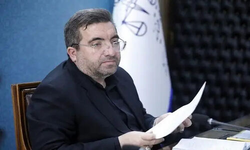 رئیس سازمان ثبت اسناد شخصاً به مشکلات مردم پاسخ داد؛ جلسه‌ای برای شنیدن صدای مراجعان!
