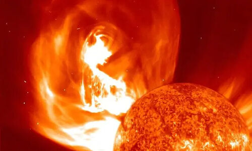 هوش مصنوعی چگونه نقشه سه‌بعدی میدان مغناطیسی پیچیده خورشید را کشف کرد؟