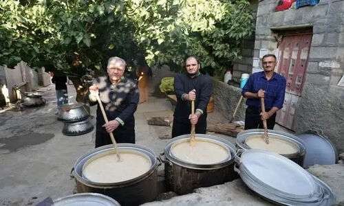 ثبت شگفت‌انگیز رویداد سنتی «هلیسه‌پزان» صحنه در فهرست گردشگری ملی!