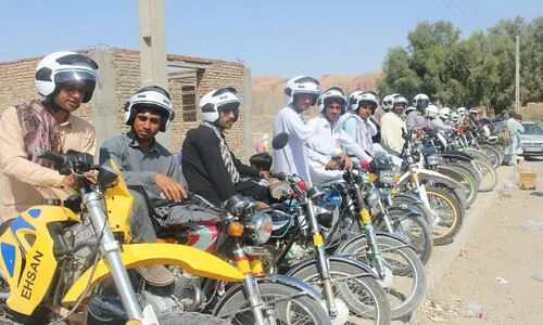 چرا آموزش و تجهیزات ایمنی موتورسواران روستایی باید فوراً ارتقا یابد؟