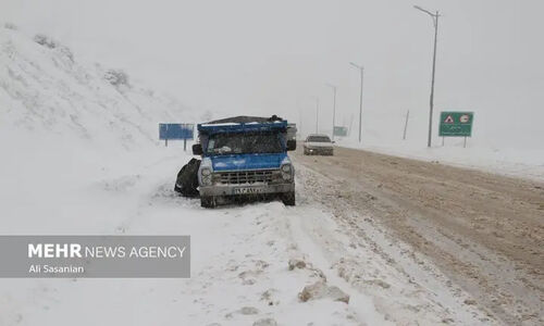 بارش برف شگفت‌انگیز در گردنه حیران آستارا؛ زمستان زودرس آغاز شد!