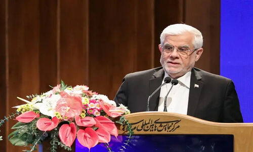 عارف: دانشگاه‌ها باید به قطب علمی و عمومی کشور تبدیل شوند!