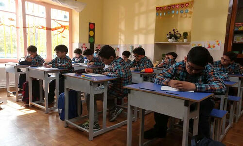 صدای جادویی دانش‌آموز کرمانی که فضای مجازی را تسخیر کرد!