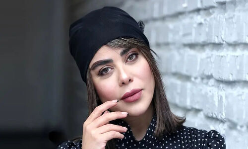 میکاپ شگفت‌انگیز الهام اخوان؛ بیلی آیلیش ایرانی در پشت صحنه تئاتر همه را متحیر کرد!