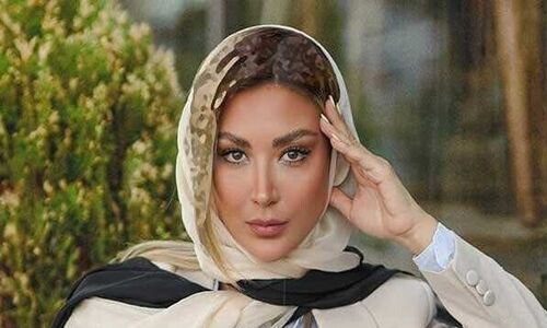 مینا مختاری همسر بهرام رادان در خیابان‌های تهران با استایل پاییزی و پیامی احساسی درباره مادر شدن