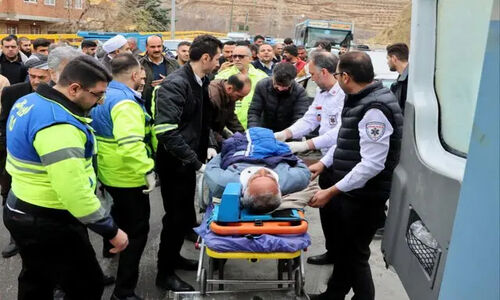 رئیس اورژانس کشور در صحنه حادثه لغزندگی جاده ارومیه؛ نجات جان ۳ مصدوم به دقیقه‌های نفس‌گیر تبدیل شد!