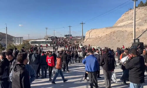 ازدحام سنگین در گیت‌های ورزشگاه یادگار امام تبریز؛ ورود هواداران با چالش مواجه شد!
