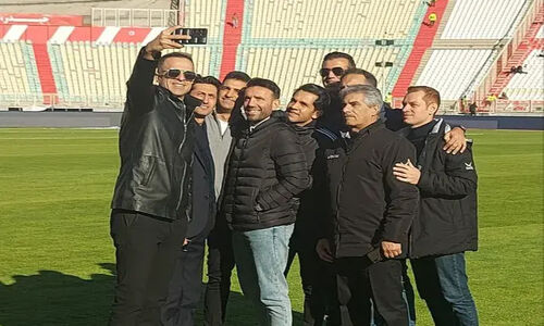 سلفی جنجالی تیم داوری در آستانه فینال زودهنگام تراکتور و پرسپولیس!