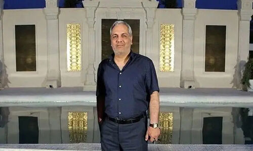 نگاهی بی‌سابقه به عمارت 1200 متری مهران مدیری در زعفرانیه؛ قصری با 10 اتاق خواب و استخر اختصاصی!