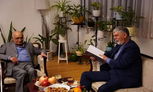 دیدار گرم وزیر ارشاد با هوشنگ مرادی کرمانی در شب یلدا؛ لحظاتی پر از خاطره و شعر