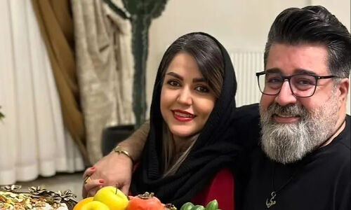 چیدمان مجلل یلدای مهدی یغمایی که همسرش با سلیقه خاصش رقم زد؛ شوخی‌های بامزه‌ای که فضای عاشقانه را به خنده تبدیل کرد!