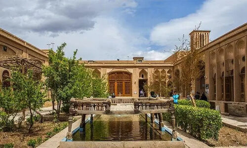 مرمت خانه تاریخی لاری‌ها در یزد آغاز شد؛ بازدید گردشگران تا پایان ماه متوقف می‌شود!