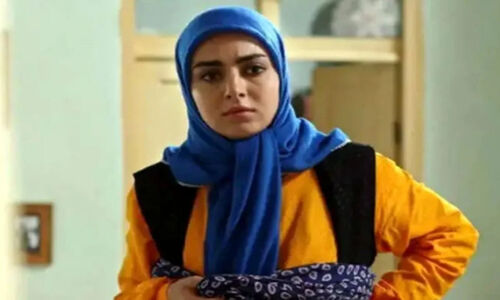 مهشید جوادی با استایل قرمز جذاب در شب یلدا همه را شگفت‌زده کرد!