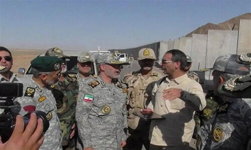 پرواز آزمایشی فرمانده ارتش با بالگردهای مجهز به موشک‌های شفق و حیدر در غرب کشور