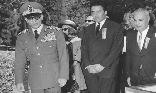 وزیر اقتصاد پهلوی برای اولین بار از رازهای تاریک «سلطانیزم علیه بروکراسی» رونمایی کرد