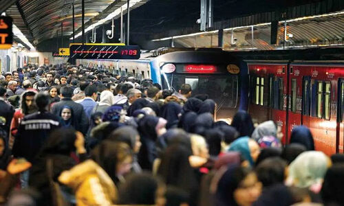 ورود غیرمجاز مسافر به ریل مترو تهران؛ توقف اضطراری قطار در خط ۲