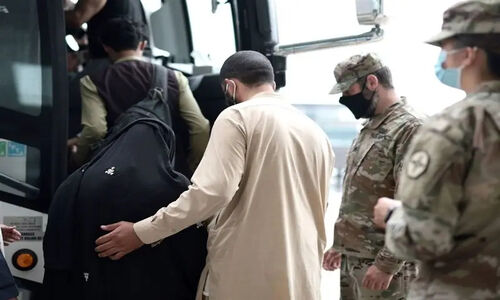 آمریکا با سه برابر کردن مشوق مالی، پناهجویان افغان را به ترک داوطلبانه کشور ترغیب می‌کند!