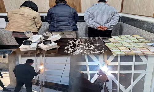 پلمب منزل فروشنده شیشه و هروئین در داراب؛ اهالی نفس راحت کشیدند!