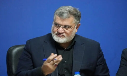 استاندار تهران با وجود آلودگی شدید، مدارس متوسطه و دانشگاه‌ها را حضوری نگه داشت!