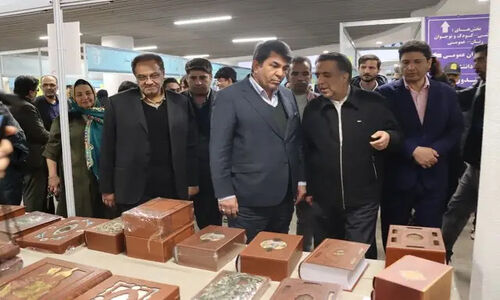 استاندار کرمان شخصاً به نمایشگاه کتاب سر زد؛ ساعت کار نمایشگاه تمدید شد!