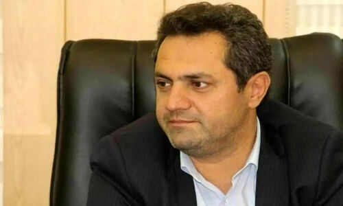 فرماندار بندرانزلی در بازدید سرزده شوکه شد؛ تنها ۲ نفر از ۲۰ کارمند حاضر بودند!