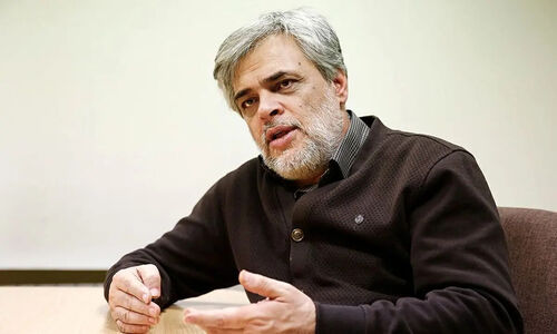 محمد مهاجری: نمایندگان مجلس به جای سیاست، فوتبال زمین خاکی بازی می‌کنند!