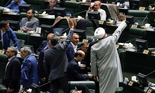 نمایندگان مجلس با فریادهایشان دلار را به اوج بردند؛ پشت پرده التهاب بازار چیست؟
