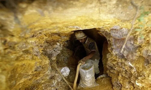 حادثه دلخراش در معدن طلای اندریان؛ جان یک حفار غیرمجاز در تونل ریزش کرده از دست رفت