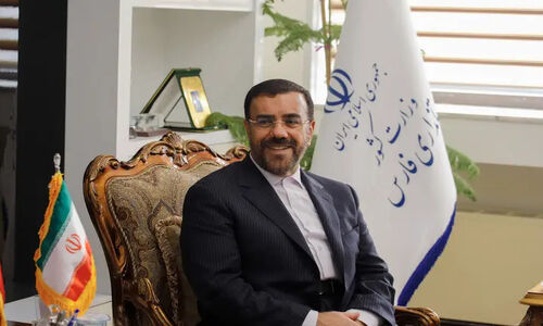 استاندار فارس با پیامی ویژه، میلاد حضرت مسیح و سال نو میلادی را تبریک گفت
