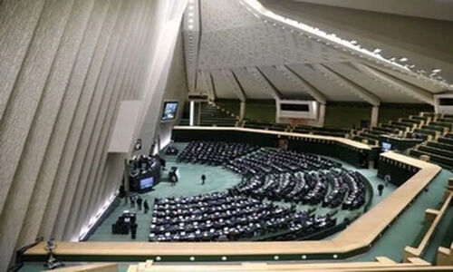 نامه جنجالی ۱۶۵ نماینده مجلس به سران قوا؛ نقد تند سیاست‌های ارزی کشور