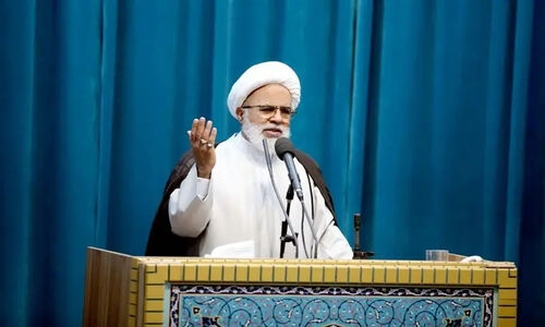 انتقاد تند امام جمعه کرمانشاه از ناکارآمدی شرکت‌های دولتی و شبه‌دولتی در ماه رجب!