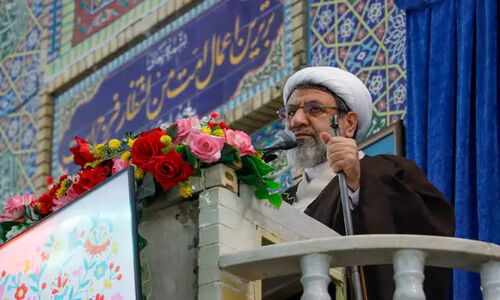 امام جمعه کرمان: جنگ ۱۲ روزه شکاف‌های اجتماعی را به طرز شگفت‌انگیزی ترمیم کرد؛ اما گرانی، مردم را رنج می‌دهد!