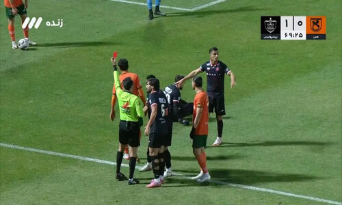 بازیکن مس رفسنجان با کارت زرد دوم از زمین اخراج شد؛ بازی مقابل پرسپولیس در آستانه تغییر!