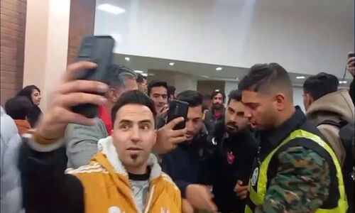 وضعیت عجیب میکسدزون پس از تقابل داغ مس رفسنجان و پرسپولیس در ورزشگاه!