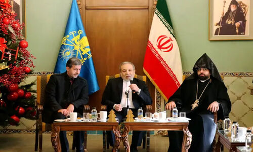 وزیر خارجه: همزیستی مسالمت‌آمیز ارامنه و مسلمانان ایران، الگویی بی‌نظیر برای جهان!