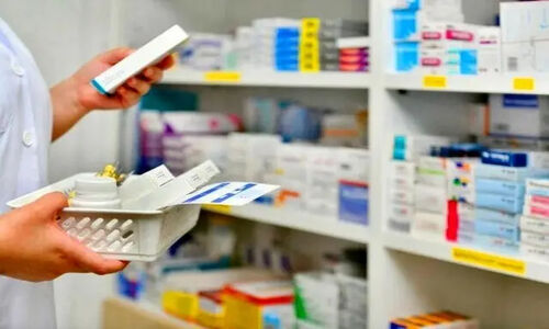 معاون غذا و داروی کردستان: کمبود داروهای حیاتی به بحران ملی تبدیل شده است!