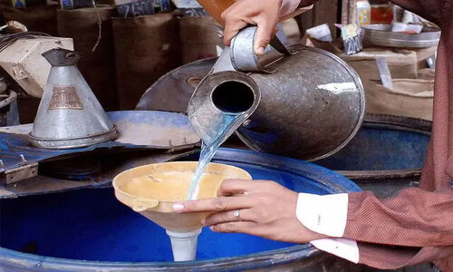 توزیع ۱۹ هزار لیتر نفت سفید برای نجات جنگل‌های عشایر هفتکل در سرمای زمستان