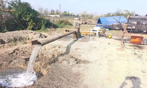 حفر چاه ۱۲۰ متری در روستای میانبر با حمایت قرارگاه محرومیت‌زدایی ارتش؛ آب شرب پایدار در راه است!
