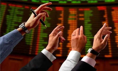 رکوردشکنی بی‌سابقه شاخص بورس تهران؛ آیا جهش دلار تنها دلیل رشد است؟