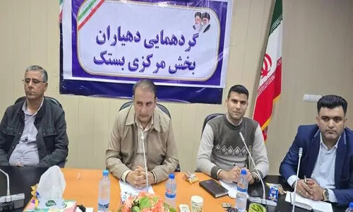 بخشدار مرکزی بستک: رقابت دهیاران در سایه رفاقت، کلید توسعه پایدار است!
