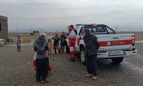 نجات معجزه‌آسا سه امدادگر از سیلاب سهمگین روستاهای هرمزگان!